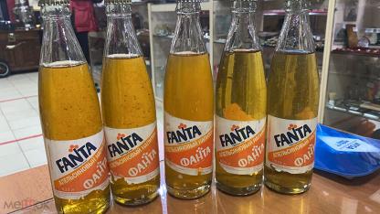 Фантом ссср. Фанта в СССР. Бутылка Fanta СССР. Бутылка фанты СССР. Бутылка фанты 80 годов.